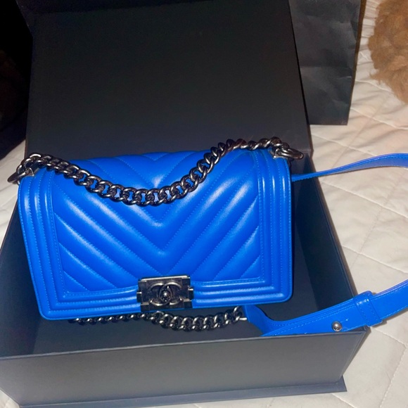 😍💙Chanel Blue chevron quilted  Shoulder Bag with Chain Boy Bag - Picture 9 of 16
